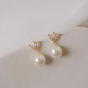 Subtelne kolczyki z listkami i perłą Preciosa "Liana"