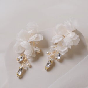 Kolczyki ślubne kwiaty z kryształkami i perełkami "Rosette"