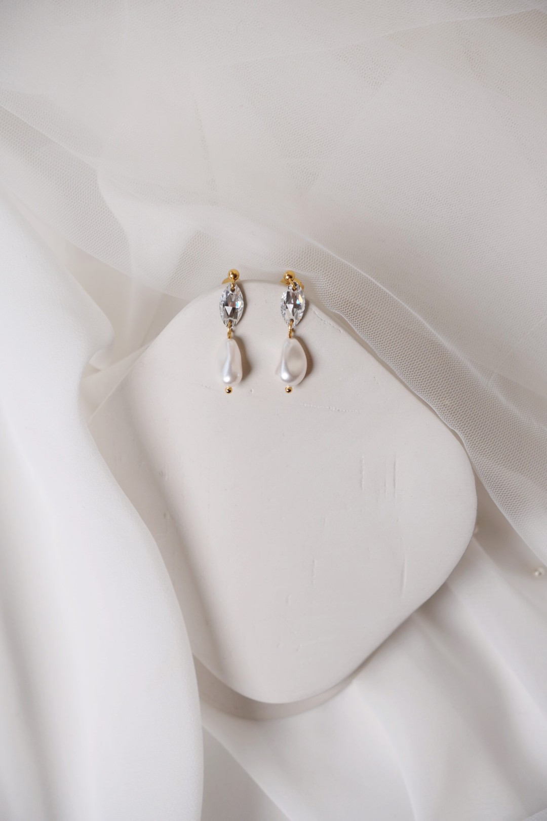 D2B53876-F66C-4591-99E2-E35E4A628B3E D2B53876-F66C-4591-99E2-E35E4A628B3E