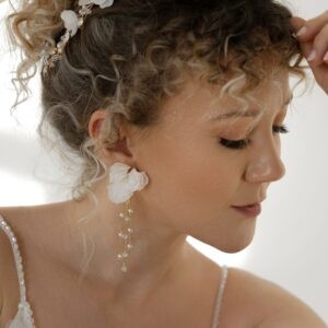 Długie kolczyki z kwiatem i łańcuszkami "Naira Bloom"