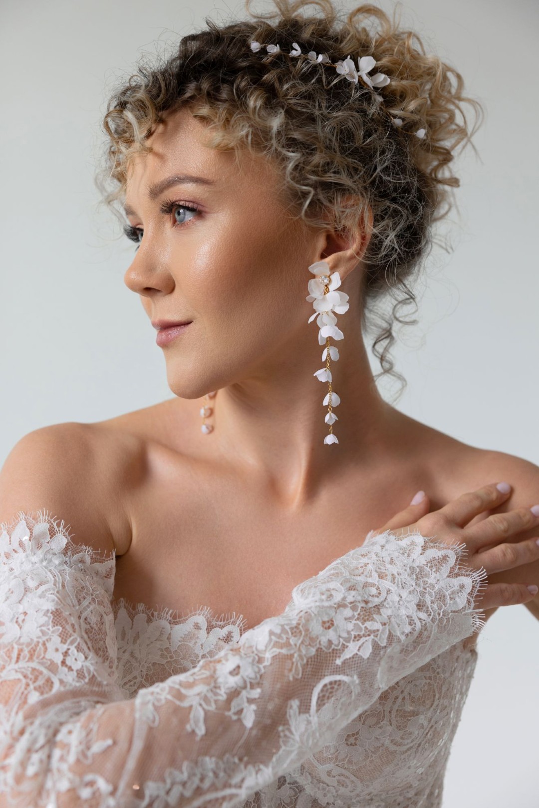 długie kolczyki ślubne kwiaty