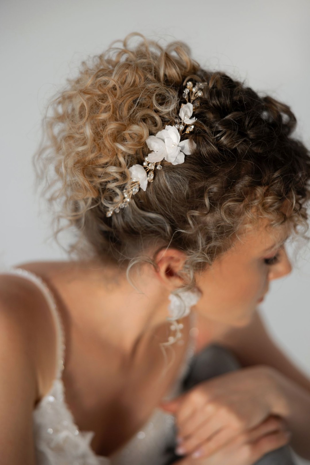 Grzebyki ślubne z jedwabnymi kwiatami