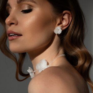 Małe kolczyki kwiaty na sztyfcie "Fleurine"