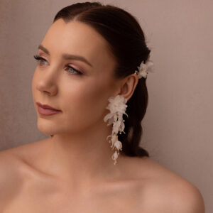 Długie kolczyki ślubne kwiaty "Blooming Petals"