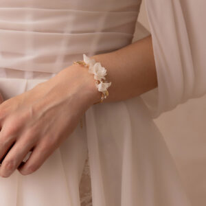 Romantyczna bransoletka ślubna z kwiatami "Bliss"