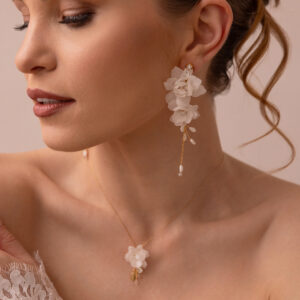 Kolczyki ślubne z kwiatami i perłami "Lilyrose"